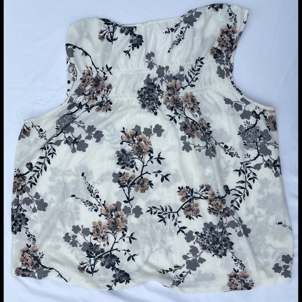 Black and Cream Floral Blouse - Picture 12 of 14